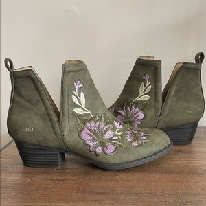 JBU Women's Green and Purple Embroidered Ankle Boots